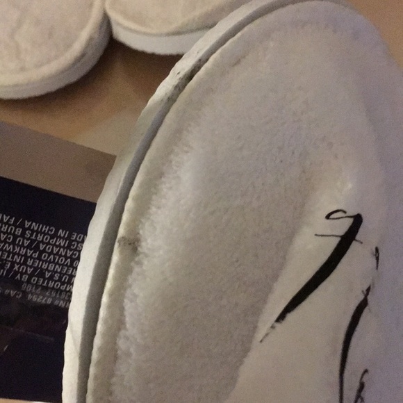 New 6pc Travel Bundle Slippers Medium 6.5-7.5 & Travel Toiletries Bag&Cotainers - Picture 8 of 8